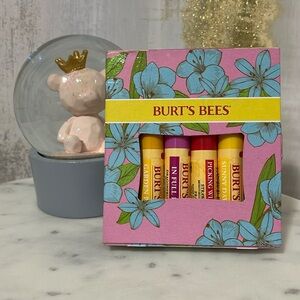 Burt’s Bees set of 4 lip balm - Made on 🇺🇸 - 0.15 oz / 4.35 g.